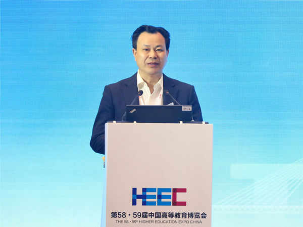 诸侯快讯ok1122官网党委书记曾礼作主旨报告。诸侯快讯ok1122官网供图